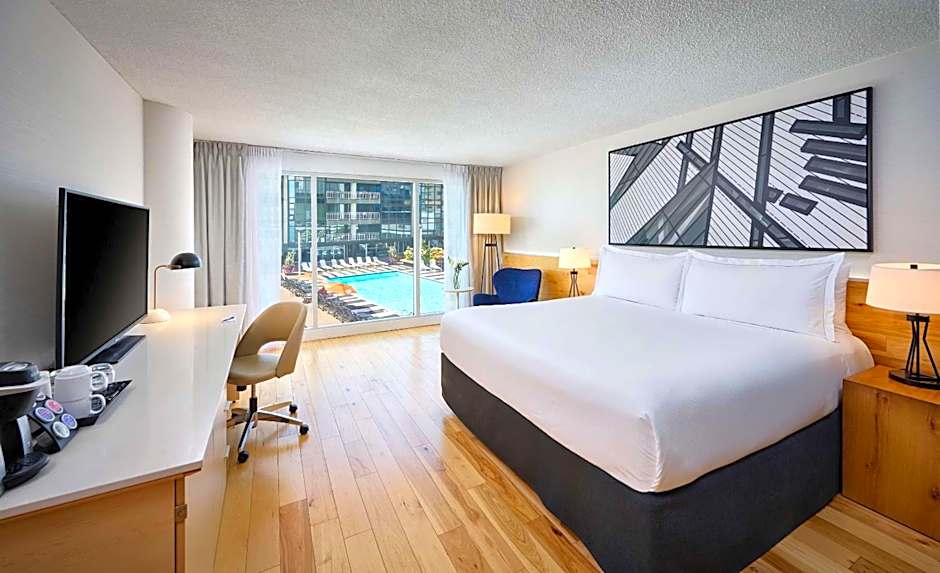 blu- 1 King Bed