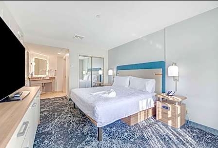 Studio 1 King Bed with Sofabed, Hearing/Mobility Accessible, Roll in Shower