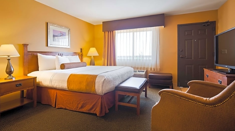 1 King Bed, Whirlpool, Balcony-Best Western Plus Suites Hotel