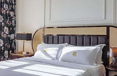 1 King Bed, Mobility Accessible, Roll in Shower-The Candler Hotel Atlanta, Curio Collection by Hilton