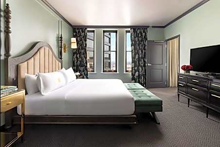 Deluxe 1 Bedroom 1 King Bed Suite, City View-The Candler Hotel Atlanta, Curio Collection by Hilton