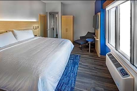 Standard 1 King Bed, High Floor-Holiday Inn Express & Suites Atlanta Downtown
