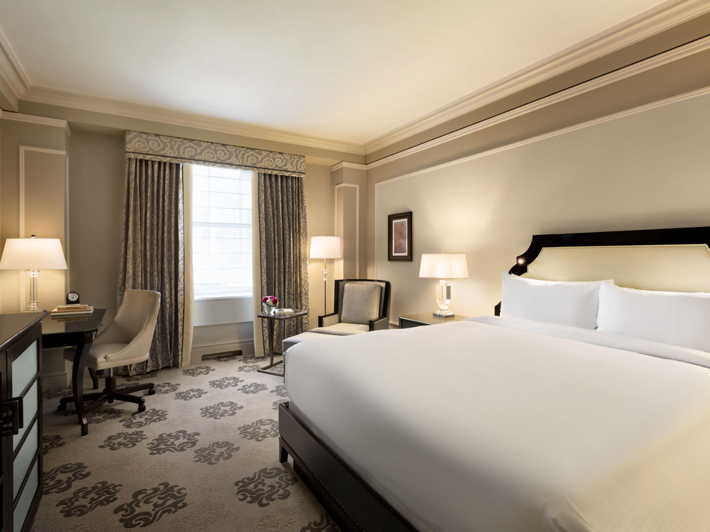 FAIRMONT -DELUXE CITY VIEW ROOM
