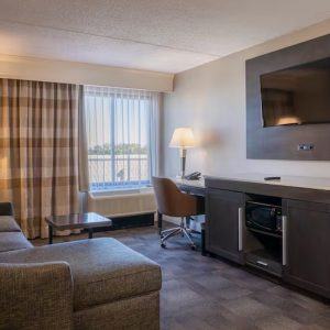1 King Suite Nonsmoking