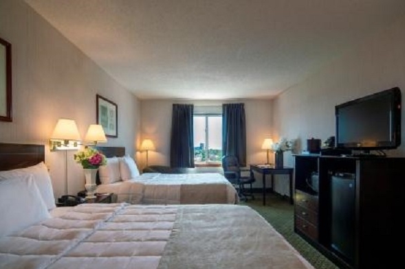 2 Queen Beds-Meadowlands Plaza Hotel