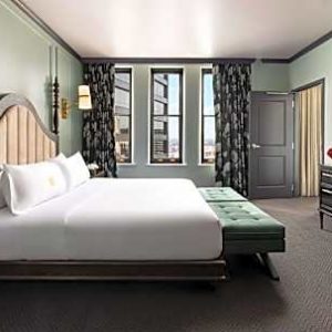 Deluxe 1 Bedroom 1 King Bed Suite, City View-The Candler Hotel Atlanta, Curio Collection by Hilton
