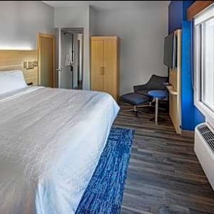 Standard 1 King Bed, High Floor-Holiday Inn Express & Suites Atlanta Downtown